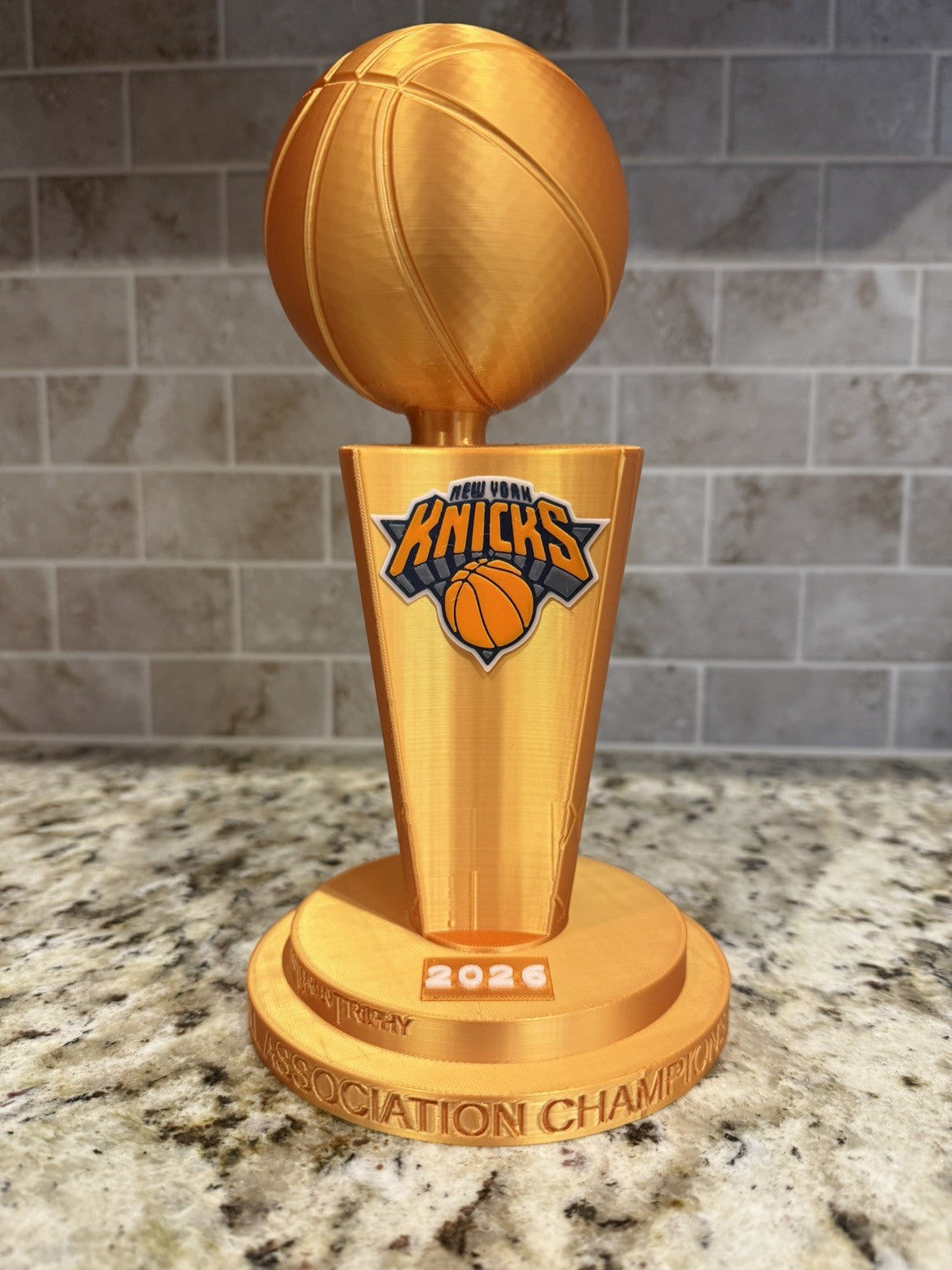 2026 NEW YORK KNICKS NBA CHAMPIONS TROPHY gold pla Larry O'Brien 10 inches