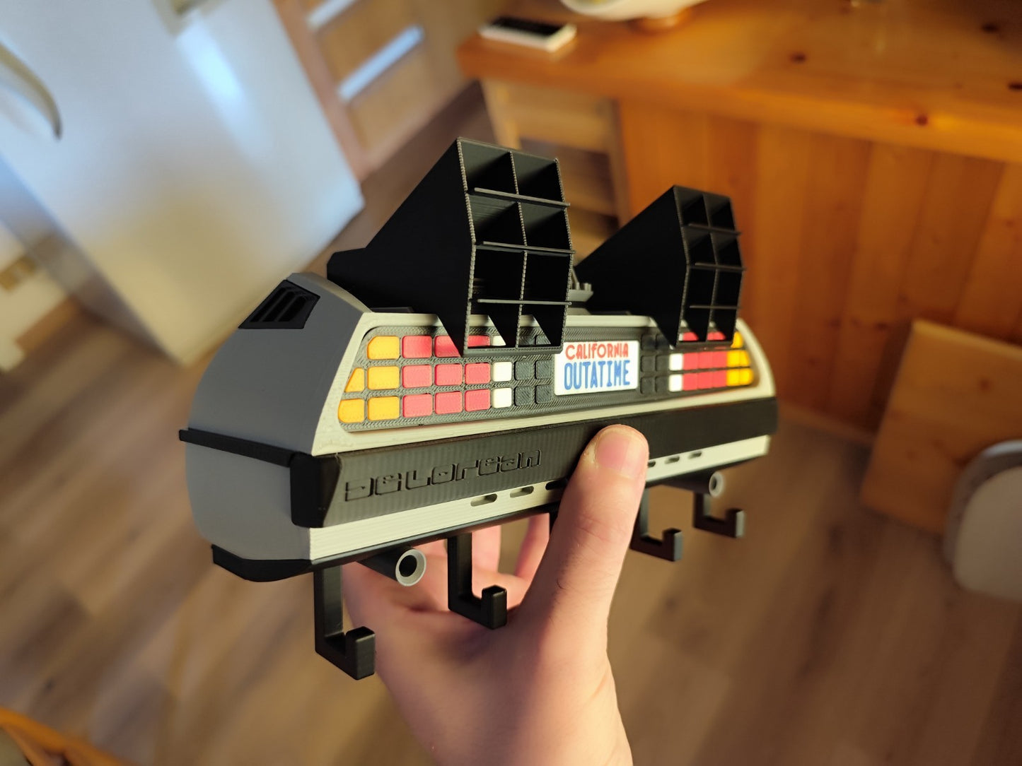 Retro Time Machine Inspired Key Holder – Sci-Fi Car Wall Mount Organizer with Ho
