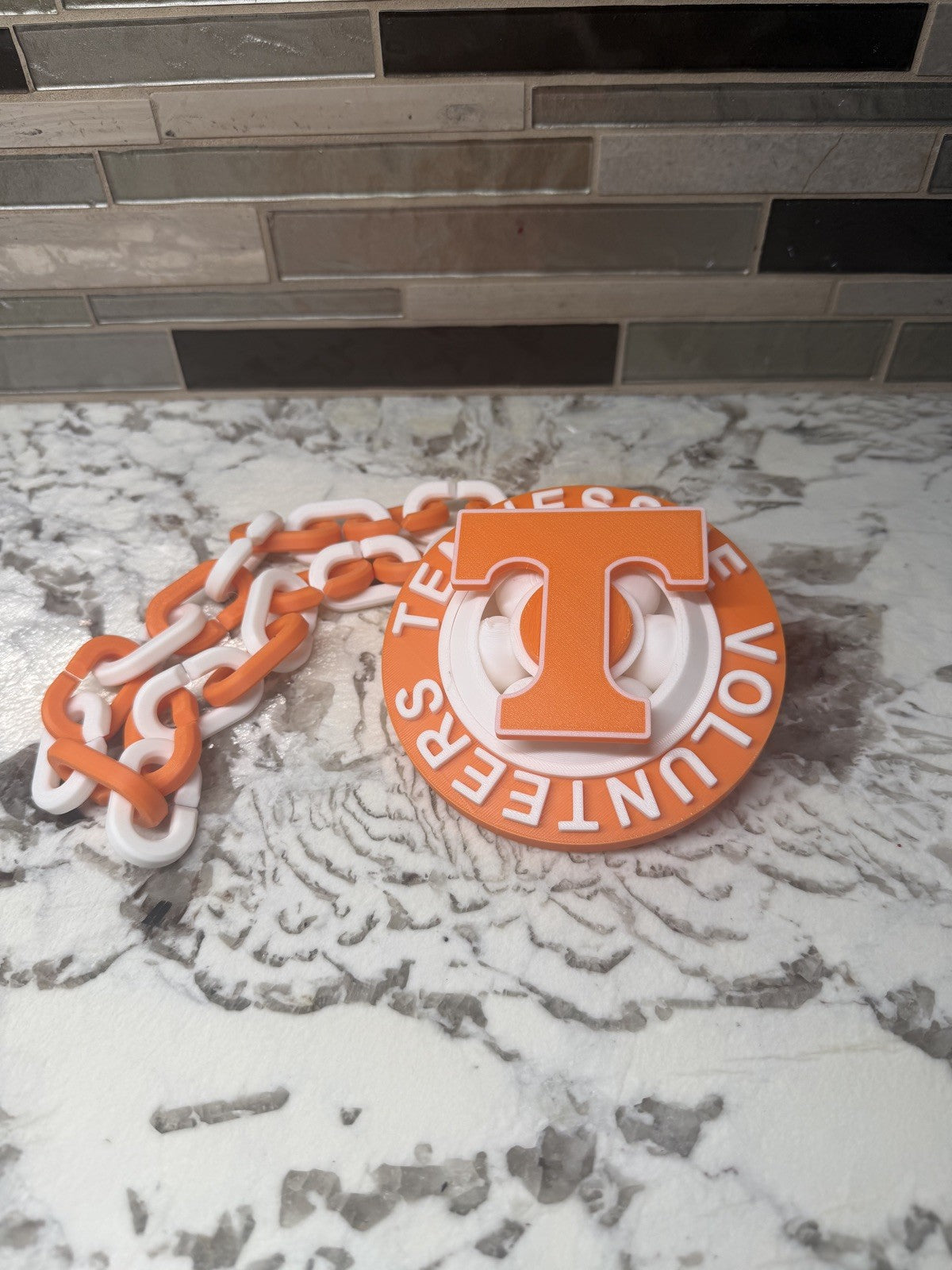 Tennessee Volunteers Spinner Turnover Chain | 4.75” Pendant | 36” Chain