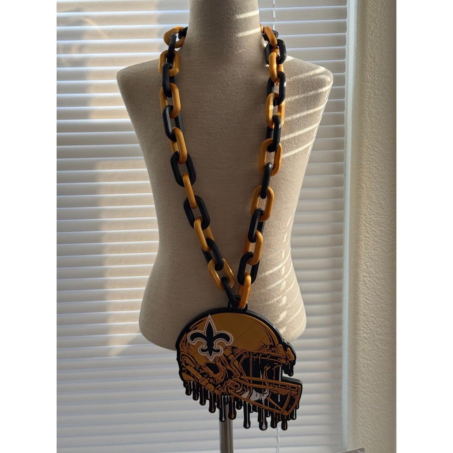 New Orlean Saints Fan Helmet Drip Hype Oversized Chain, Who dat?
