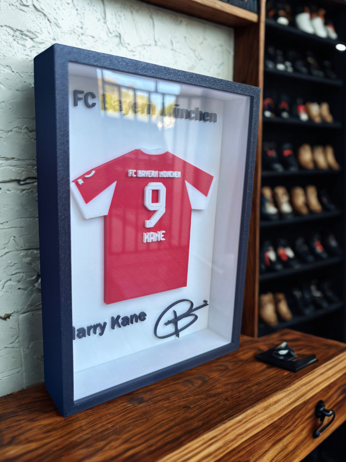 FC Bayern München – Harry Kane #9 Framed 3D Jersey Display (Collector’s Edition)