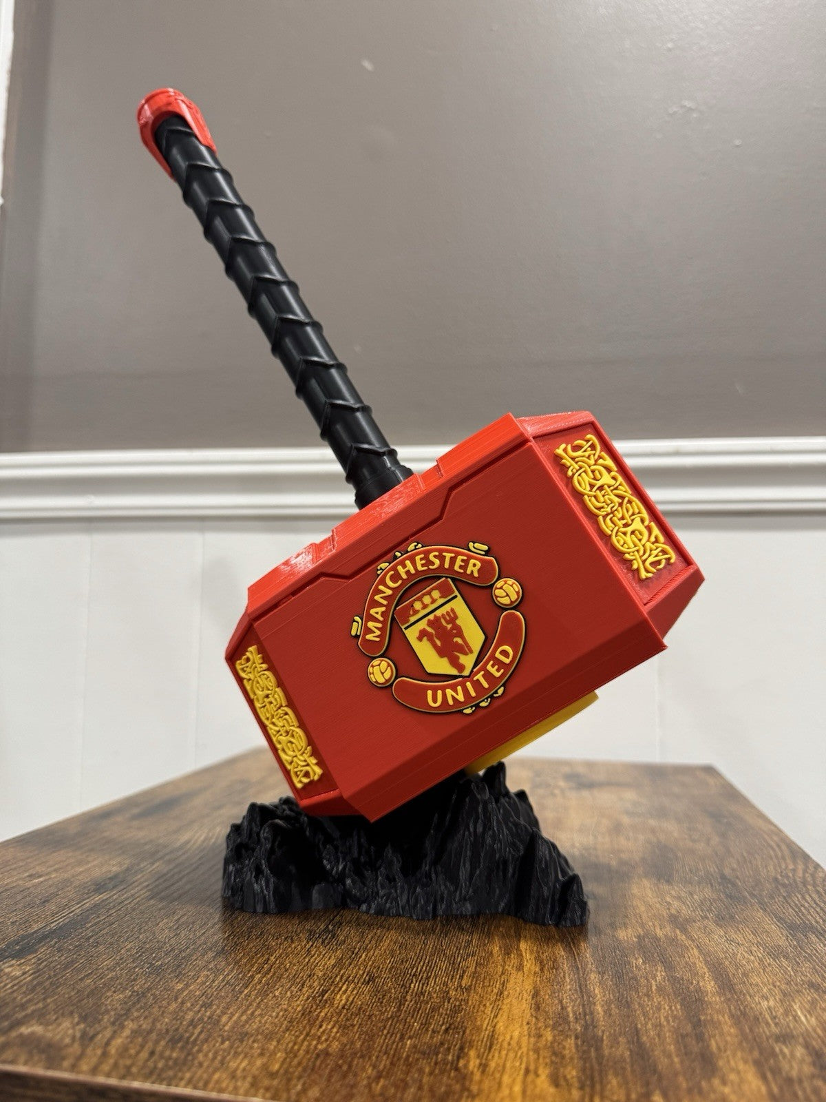 Manchester United Thor Hammer & Rock Stand Man Cave Office Gift Soccer Red Devil