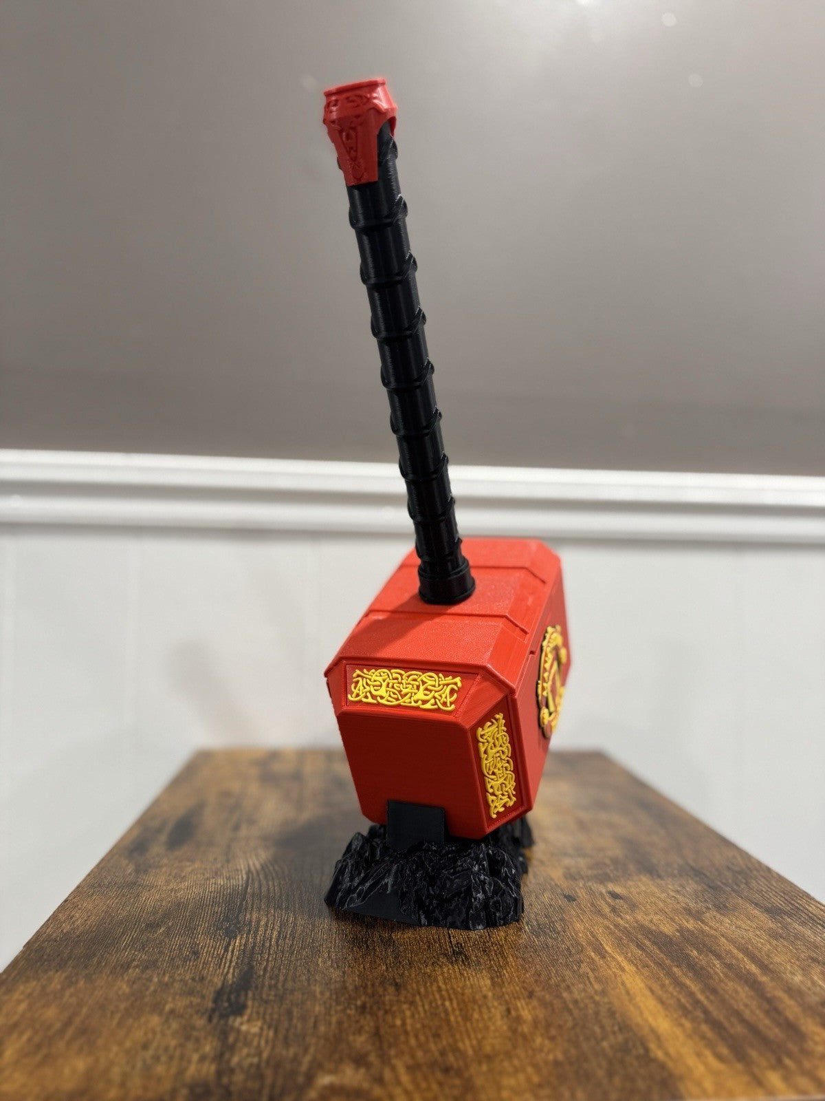 Manchester United Thor Hammer & Rock Stand Man Cave Office Gift Soccer Red Devil