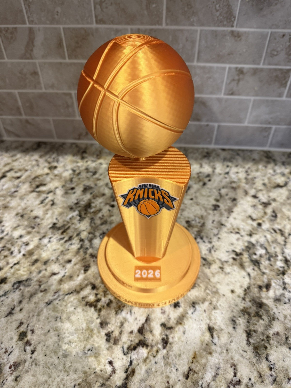 2026 NEW YORK KNICKS NBA CHAMPIONS TROPHY gold pla Larry O'Brien 10 inches