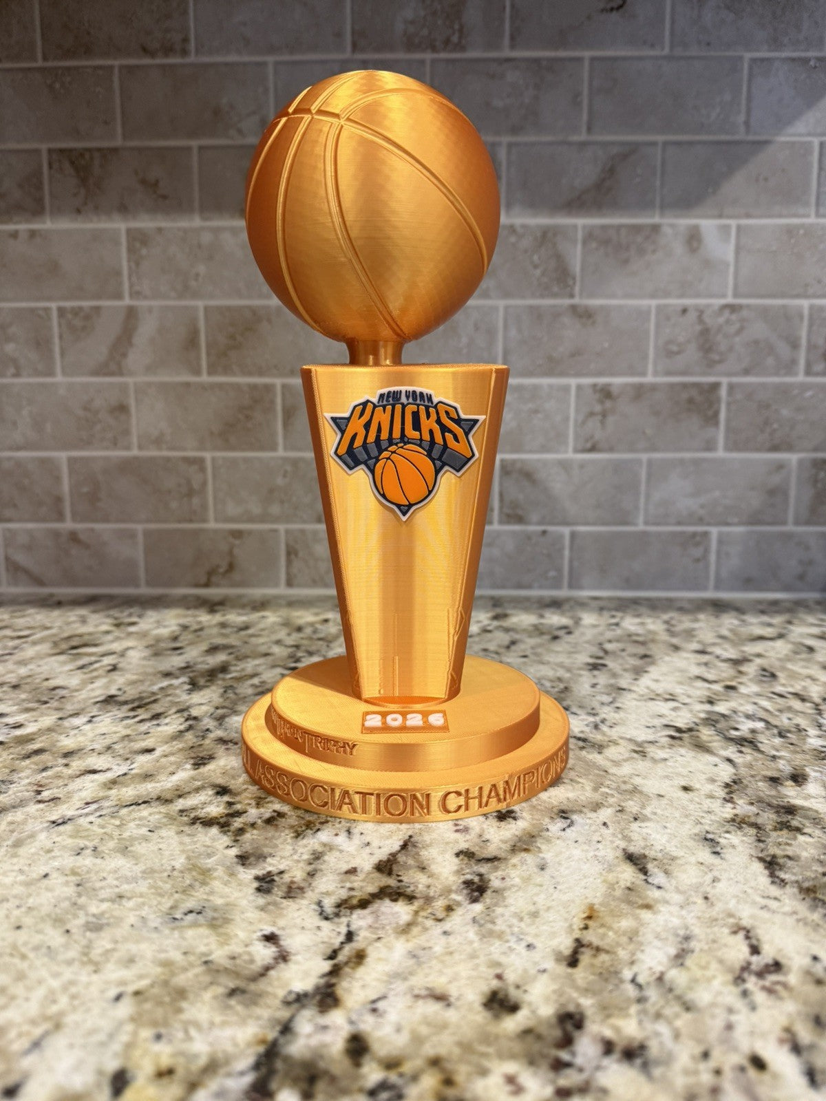 2026 NEW YORK KNICKS NBA CHAMPIONS TROPHY gold pla Larry O'Brien 10 inches