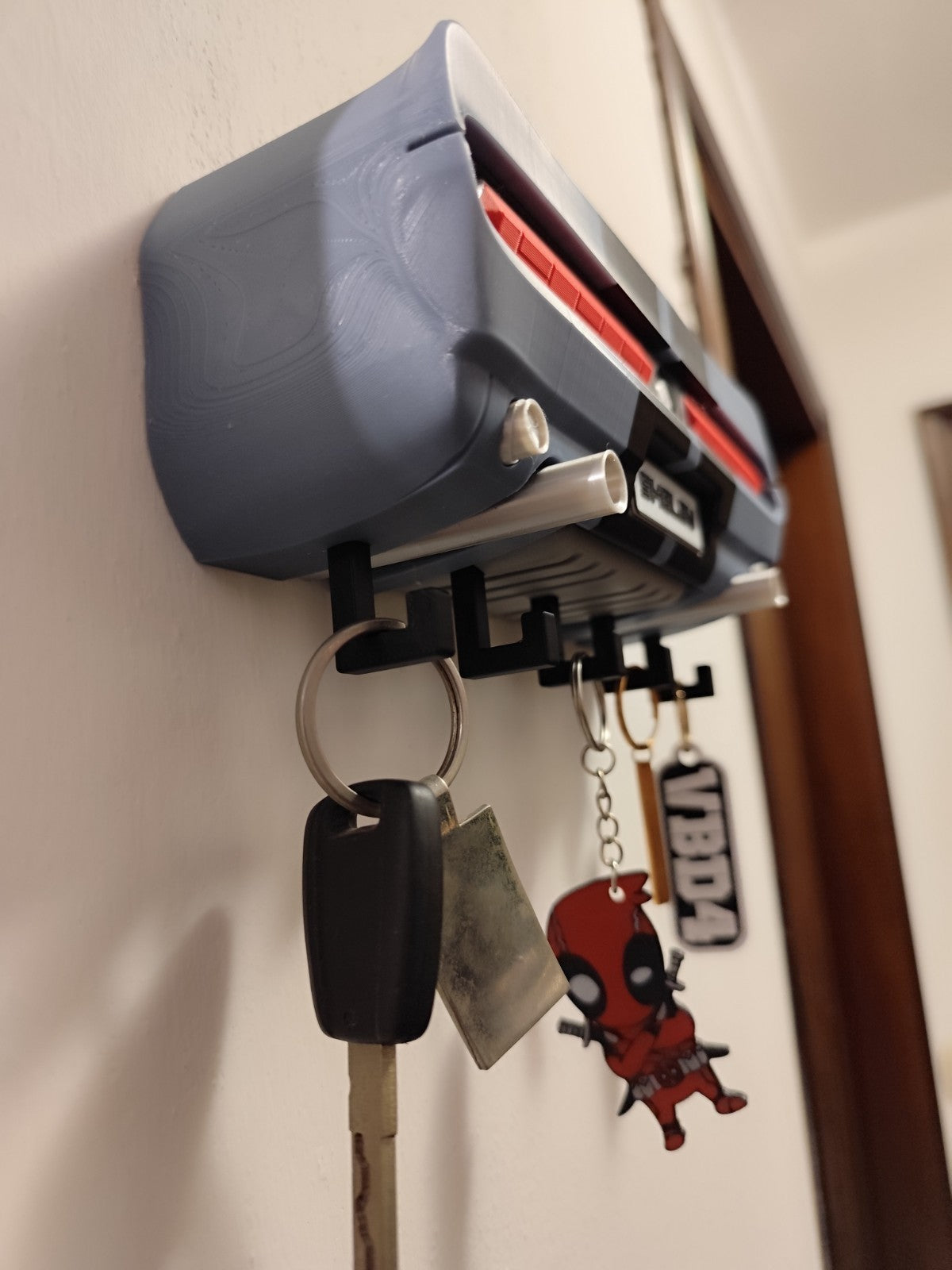 Retro Car Rear Key Holder Wall Mount – Muscle Car Inspired Tail Light Décor with