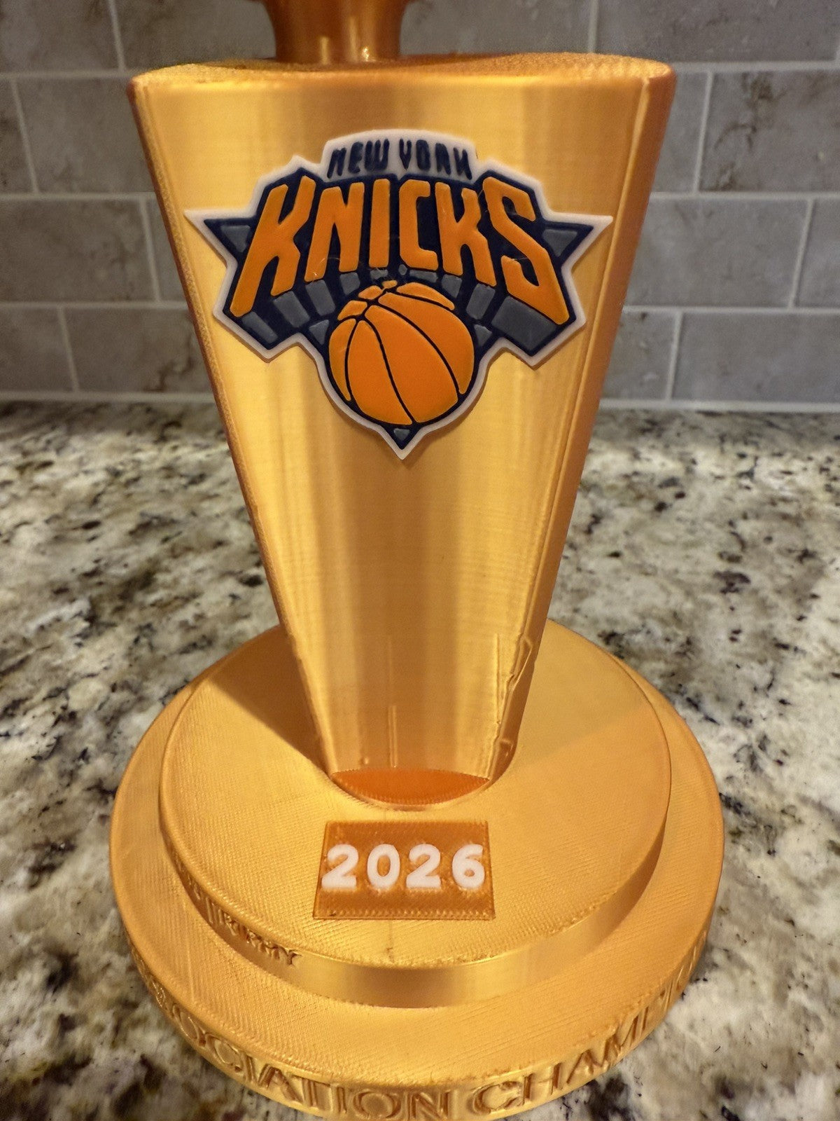 2026 NEW YORK KNICKS NBA CHAMPIONS TROPHY gold pla Larry O'Brien 10 inches