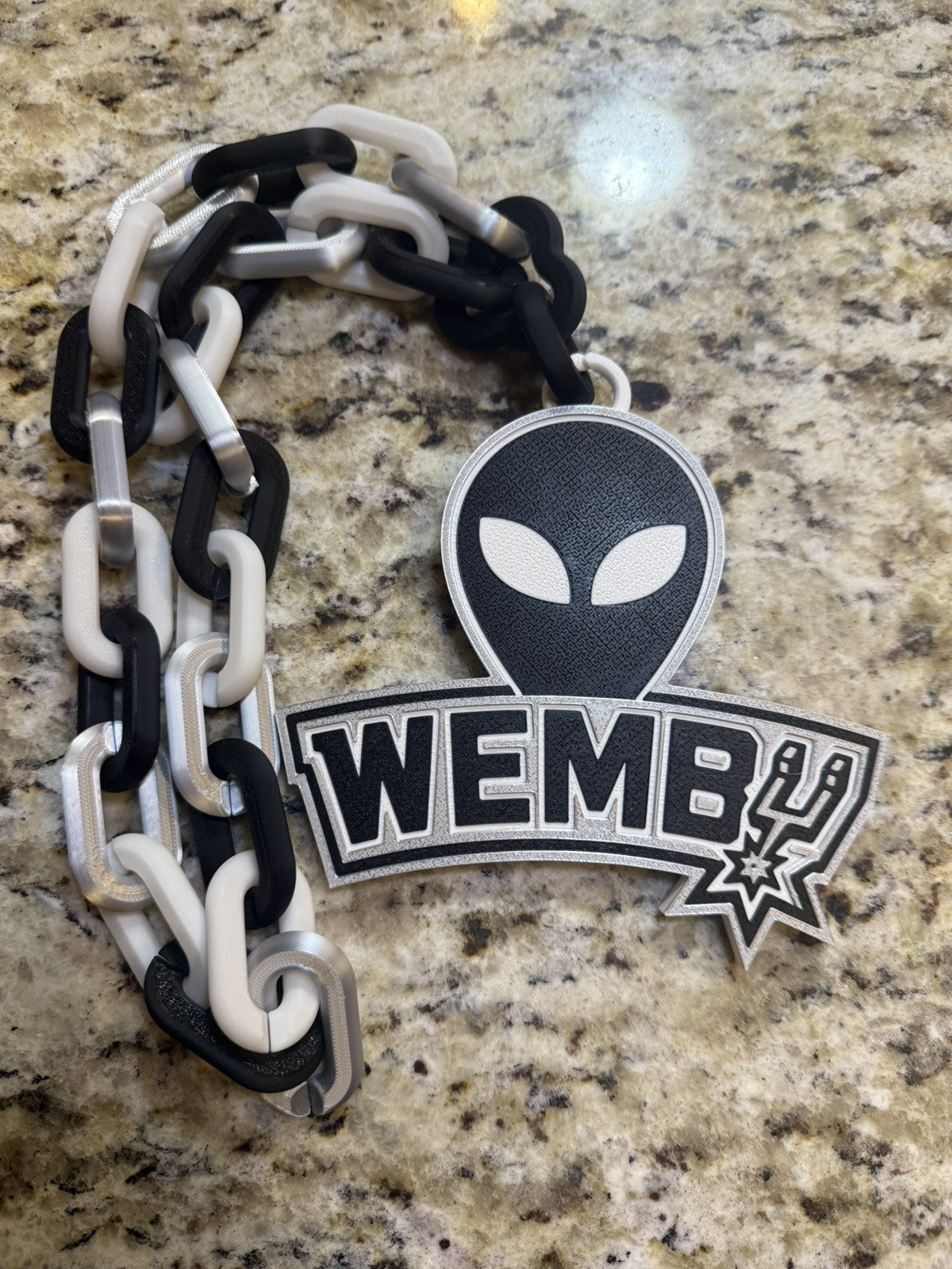 San Antonio Spurs 3D Printed Hype Chain. victor wembanyama alien. Pla plastic