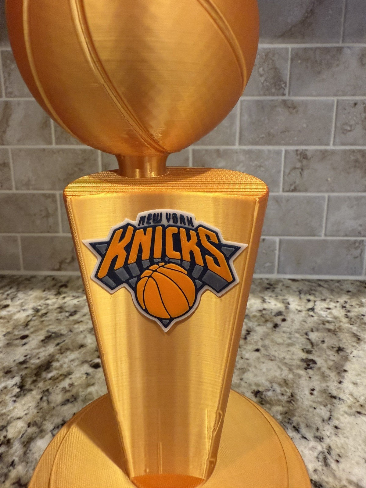 2026 NEW YORK KNICKS NBA CHAMPIONS TROPHY. gold pla Larry O'Brien 10 inches