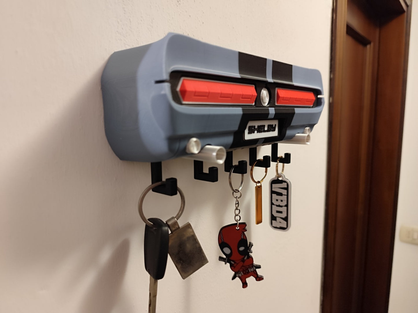 Retro Car Rear Key Holder Wall Mount – Muscle Car Inspired Tail Light Décor with